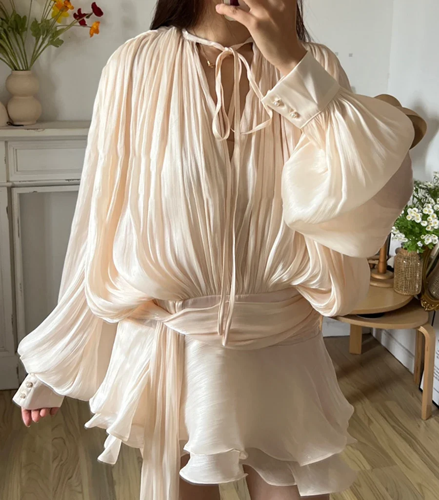 TWOTWINSTYLE בלוזה סולידית שמלות מיני לנשים V צוואר שרוול ארוך מחובר קשירה למעלה שמלת סגנון מתוקה בגדי נשים אופנה (משלוח חינם)