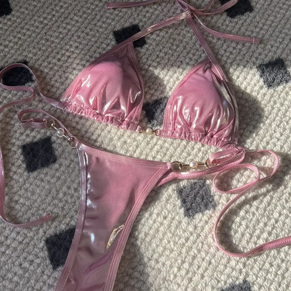 בגד ים ורוד מבריק (משלוח חינם)